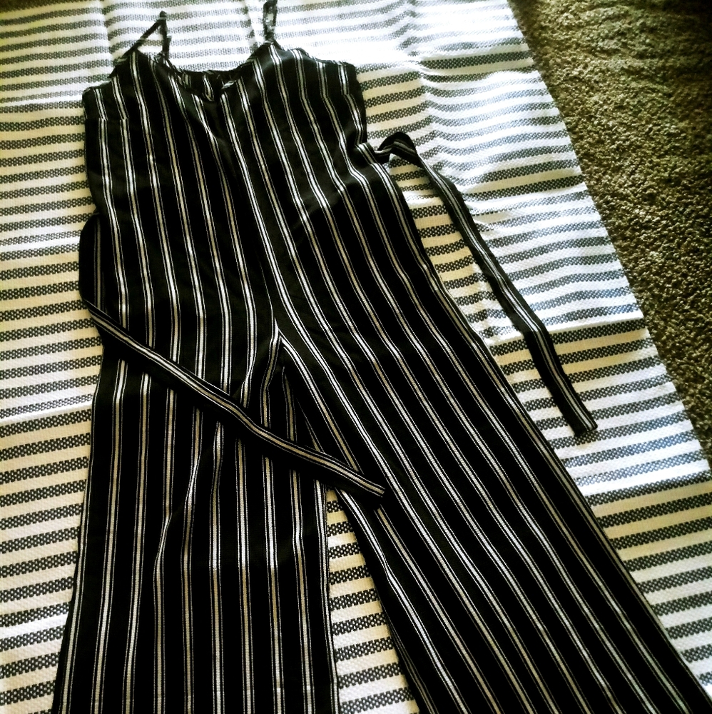 Wide-Leg Ambiance Jumpsuit- Black & White